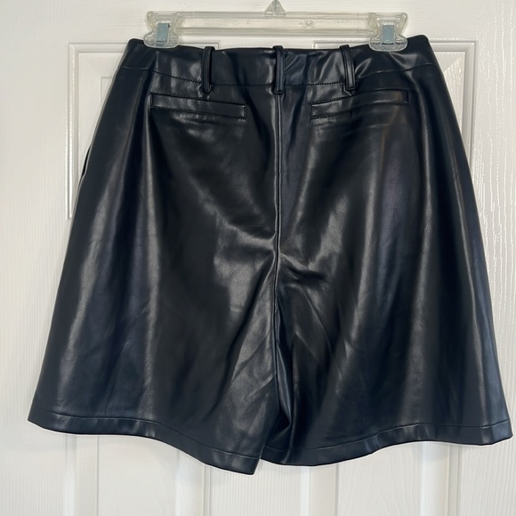 NWT Ming Wang High Waist Faux Leather Shorts black size small - Picture 3 of 10